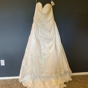 Unworn wedding dress from David’s Bridal